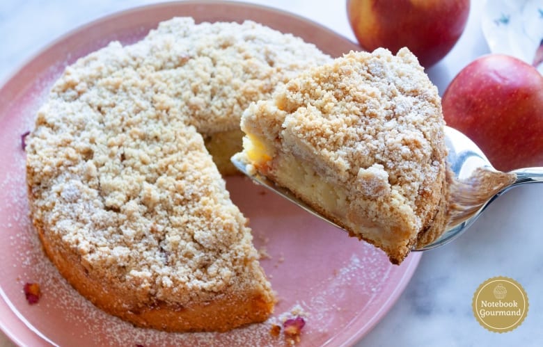 Délicieux gâteau aux pommes et crumble