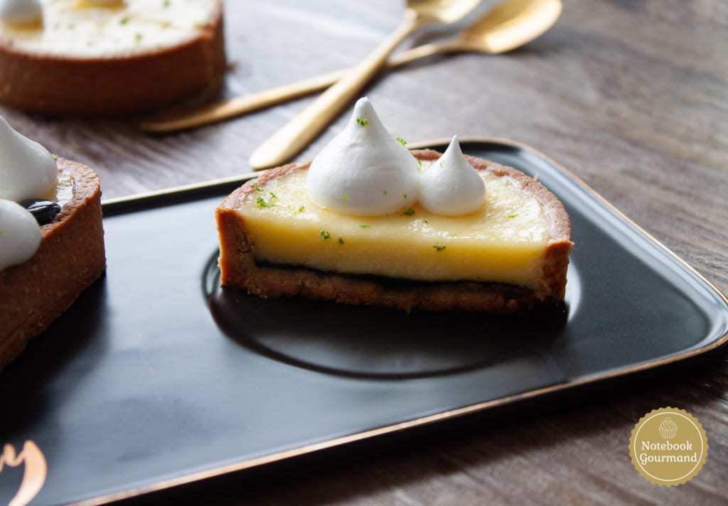 Tarte Citron Yuzu praliné sésame noir et meringue italienne